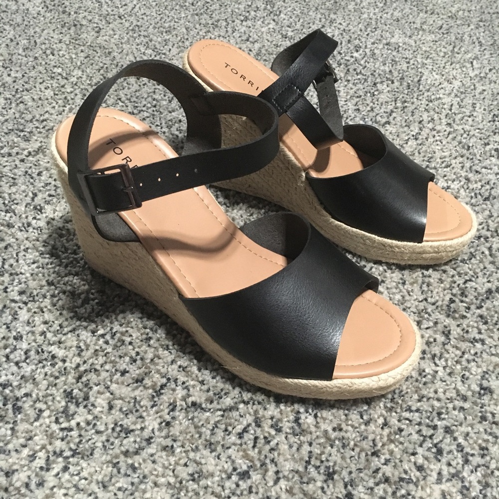 Torrid Black Dip Dye Raffia Wrap Wedge 9.5W Strap Sandals